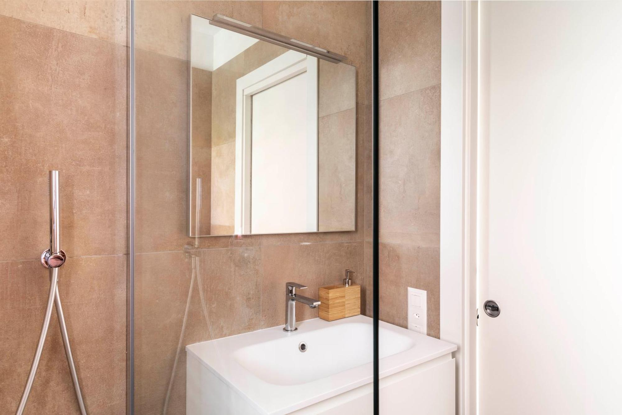 Regalia Suites - Free Parking Lugano Buitenkant foto