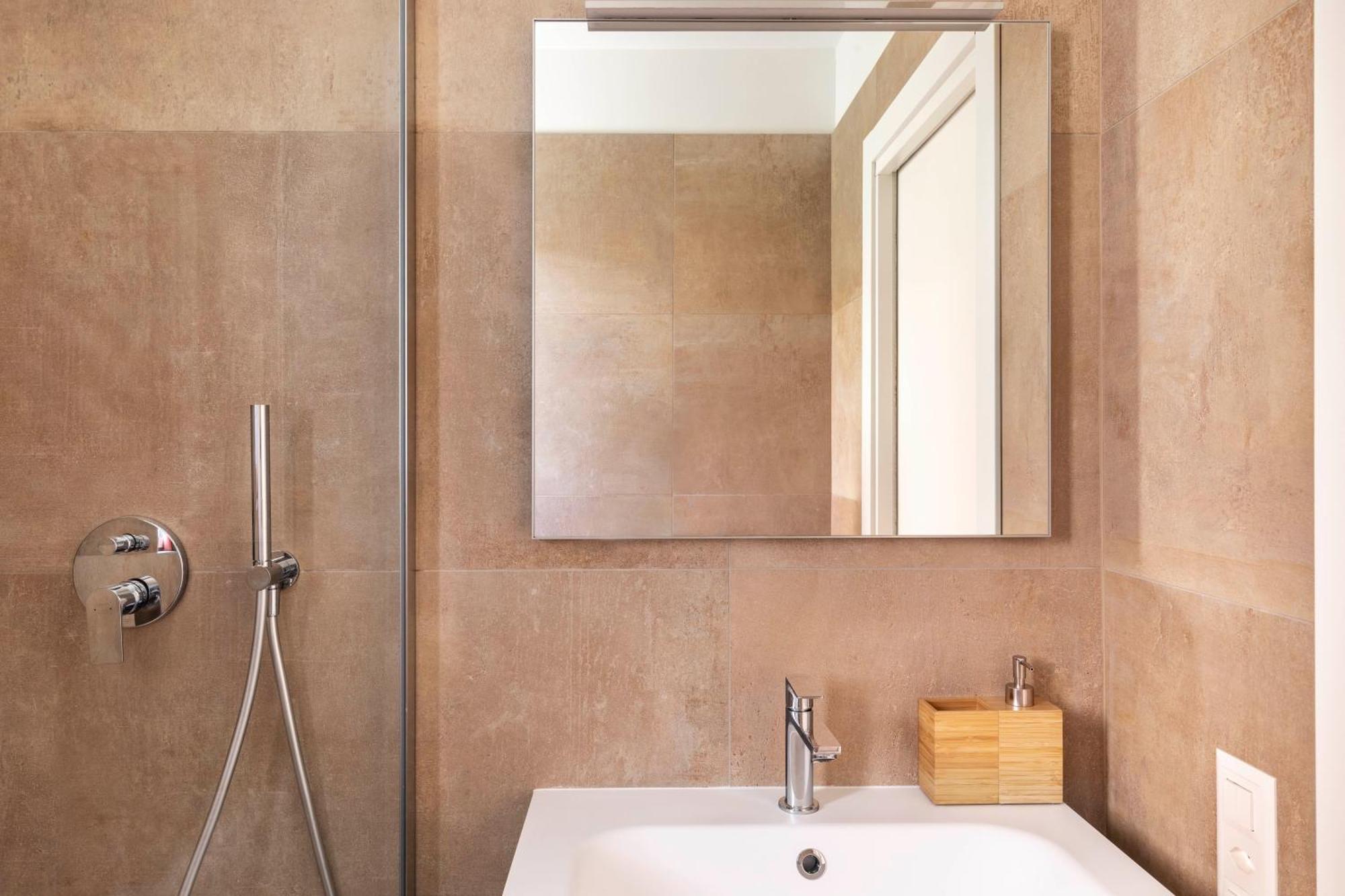 Regalia Suites - Free Parking Lugano Buitenkant foto