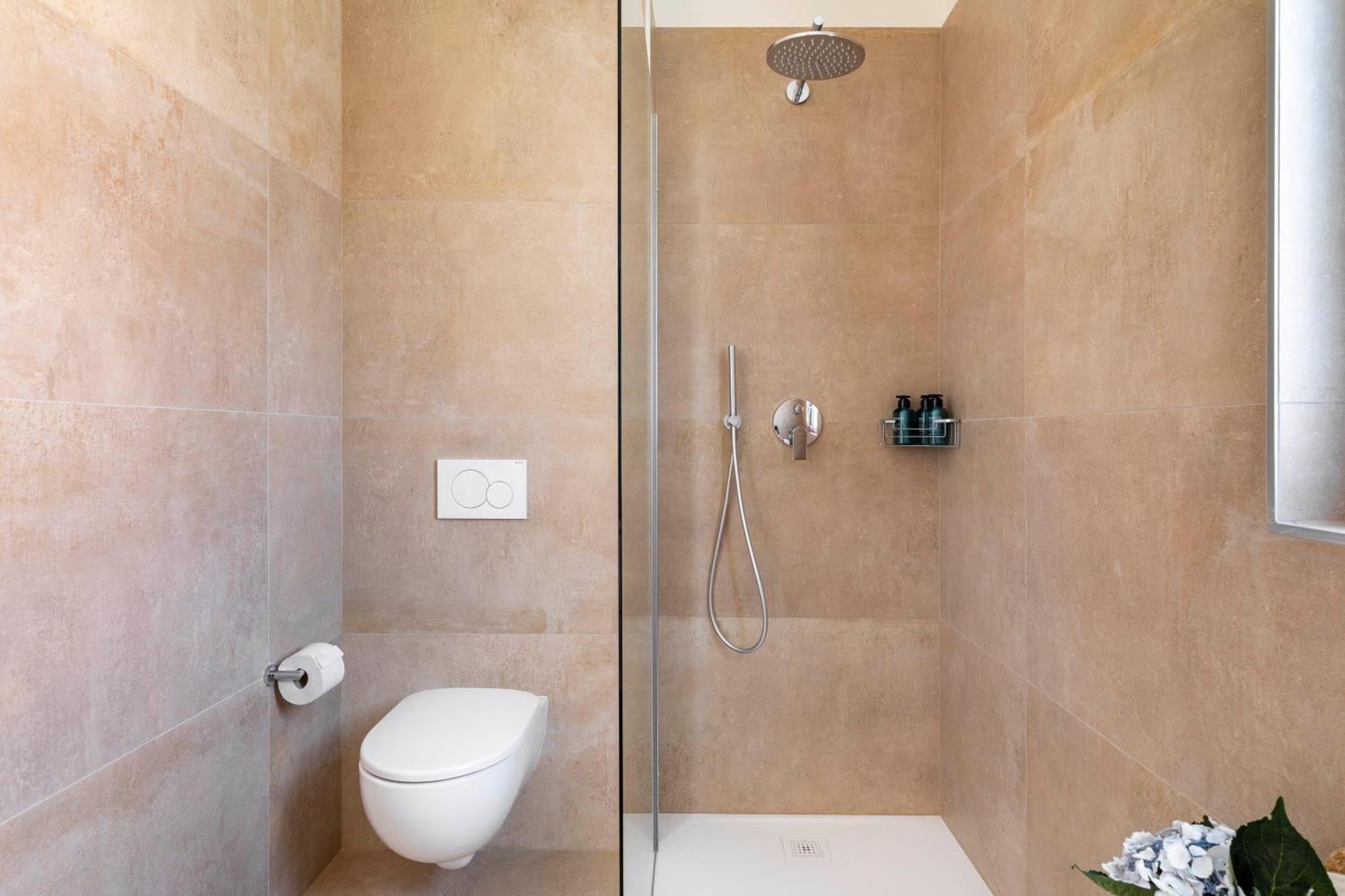 Regalia Suites - Free Parking Lugano Buitenkant foto